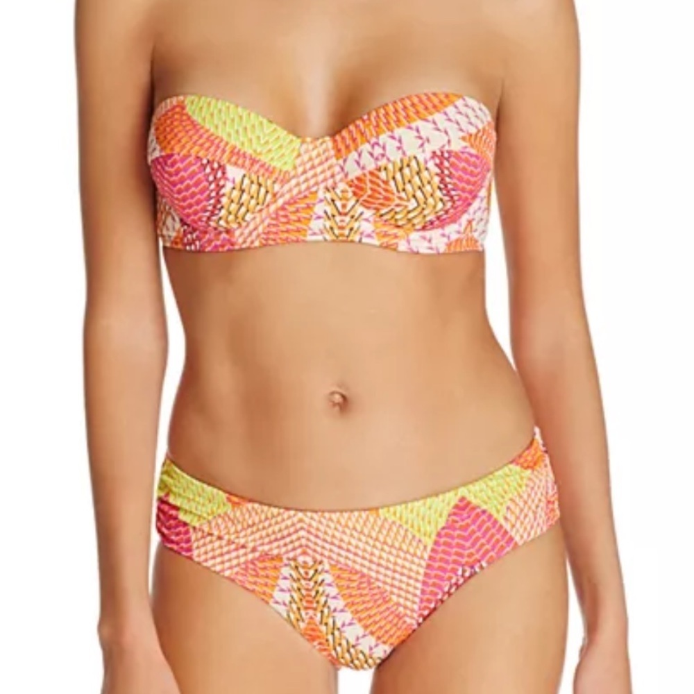 NWT Echo Design Havana Geo Underwire Strapless
Top Matching Bikini Bottom